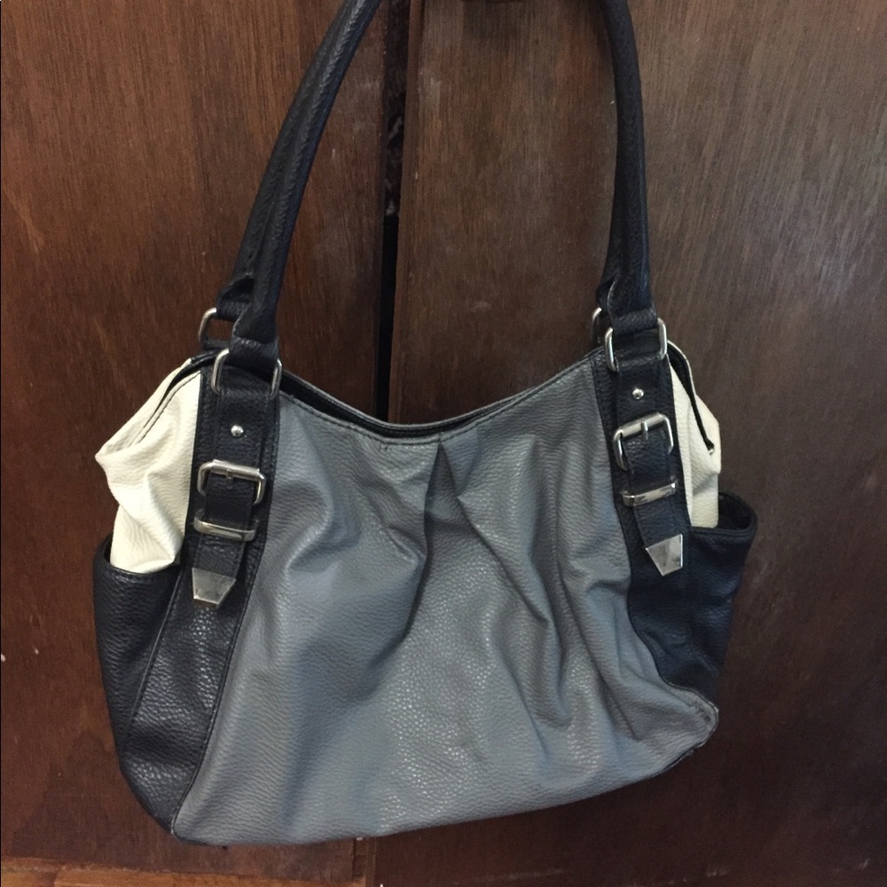 Apt.9 - Pretty pocketbook - used ,